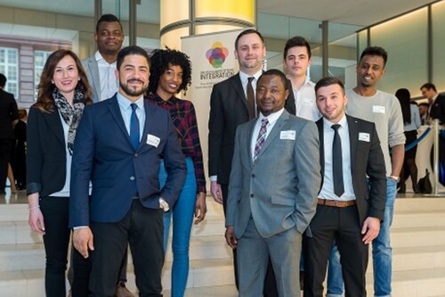 Die EDEKA-Stiftung ist Partner der Deutschlandstiftung Integration und unterstützt seit 2012 die Initiative „Geh deinen Weg“.